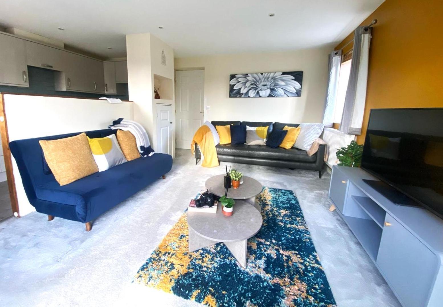 Large Cosy 2 Bedroom Ground Floor Flat In Stevenage Sg1 Sleeps 4-5 Free Parking Exterior foto